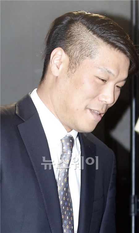 26일 오후 서울 여의도 IFC CGV에서 MBC 프로그램 ‘사남일녀’의 제작 발표회가 열렸다. 국보급 센터 서장훈 전 프로농구 선수가 입장하고 있다. 김동민 기자 life@newsway.co.kr
