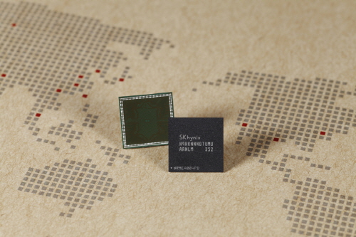 SK하이닉스가 세계 최초로 개발한 20나노급 8Gb LPDDR4. 사진=SK하이닉스 제공