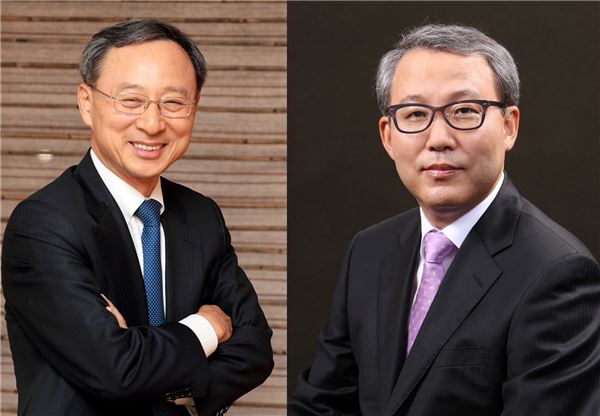 황창규 KT CEO 내정자(좌)와 전동수 삼성SDS 사장. (사진=KT, 삼성SDS 제공)