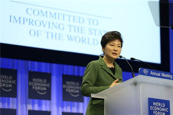 스위스 다보스 포럼에서 연설하고 있는 박근혜 대통령. 사진=청와대 제공
