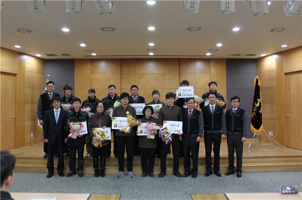 교촌에프앤비는 4일 경기도 오산시에 위치한 본사에서 ‘청년의 꿈’ 4기 장학금 시상식을 개최했다고 밝혔다.