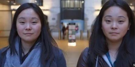 25년 만에 만난 쌍둥이 사진=온라인 커뮤니티
