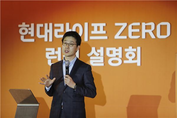 사진=최진환 현대라이프 대표가 지난해 출시된 '현대라이프 ZERO'에 대해 상품 설명을 하고 있다.