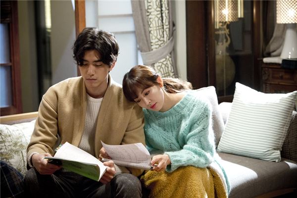 '로필3' 김소연-성준, '껌딱지 커플' 연기? 리얼? '알쏭달쏭' 기사의 사진
