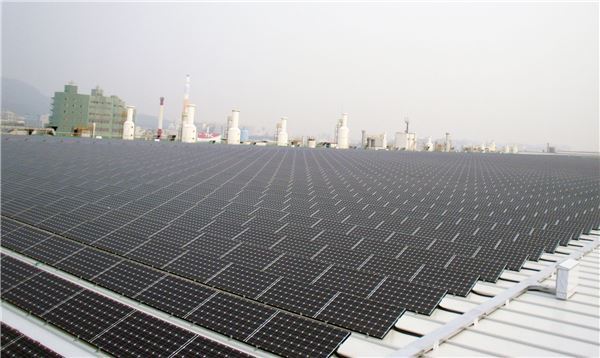 LG전자 구미 공장의 지붕형 태양광 발전소 구축 사진. (사진 = LG그룹)