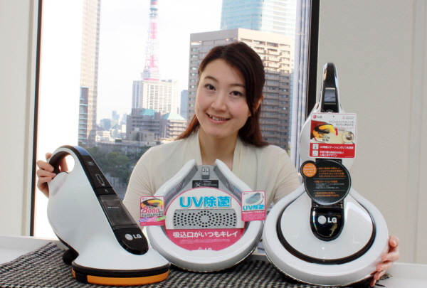 LG전자는 지난해 10월 국내 시장에 선보인 무선 침구청소기 ‘침구킹’을 이번주말 일본에 출시한다. 사진=LG전자 제공