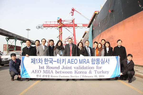 터키의 AEO(Authorized Economic Operator) 인증 실무진들이 한국의 AEO인증 우수사례를 찾아 종합물류기업 한진을 방문했다. 사진=한진 제공