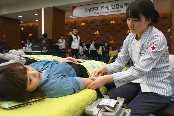 삼성엔지니어링 헌혈 캠페인에 참석한 최지윤 삼성엔지니어링 직원. 사진=삼성엔지니어링 제공
