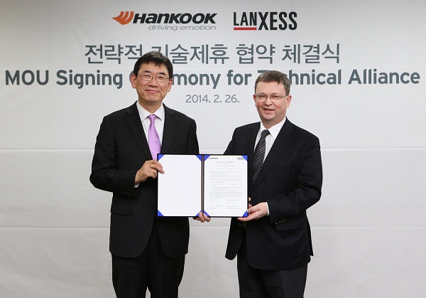 한국타이어-랑세스 전략적 기술제휴 협약 체결식. 사진=한국타이어 제공