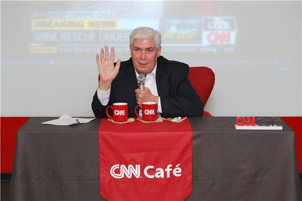 CNN cafe는 지난 5일 CNN cafe 강남센터에서 짐 클랜시(Jim Clancy·65) CNN 앵커와 한국 대학생들과의 대담을 진행했다. 이날 짐 클랜시는 약 2시간 가량의 질의응답을 통해 학생들과 국제 정세 및 언론인으로서 짐 클랜시의 경험에 대해 이야기하는 시간을 가졌다.