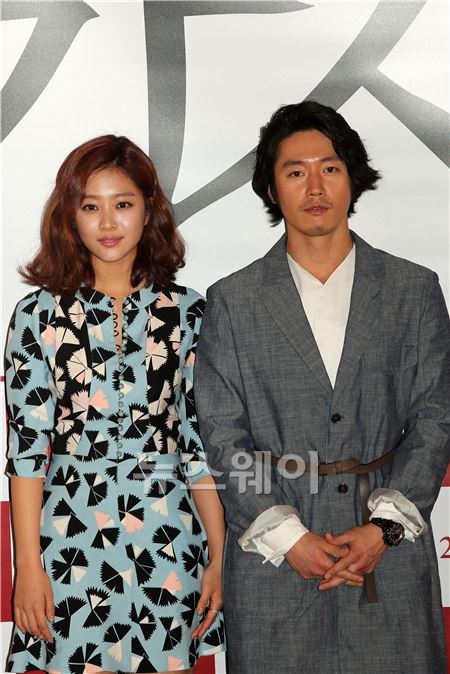 배우 장혁, 조보아가 2일 오후 서울 성동구 왕십리 CGV에서 열린 영화 ‘가시’의 시사회에 참석해 포토타임을 갖고 있다. 이수길 기자 leo2004@newsway.co.kr