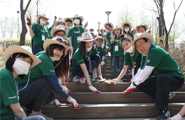 스타벅스, 서울숲공원 환경 보호 활동 전개 기사의 사진