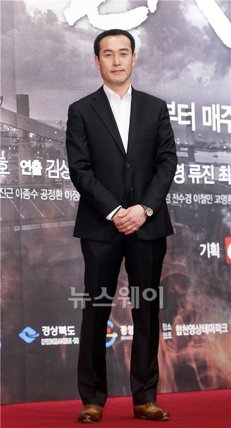 TV조선 특별기획드라마 ‘불꽃속으로(연출 김상래, 극본 이한호)’의 제작발표회가 9일 오후 서울 청담동 호텔 프리마 서울 그랜드볼룸에서 열렸다. ‘불꽃속으로’에 출연하는 배우 정호빈이 포즈를 취하고 있다. 김동민 기자 life@newsway.co.kr