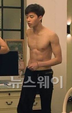 ‘초콜릿 복근’ 화제 모으는 배우 박서준은 누구? 기사의 사진