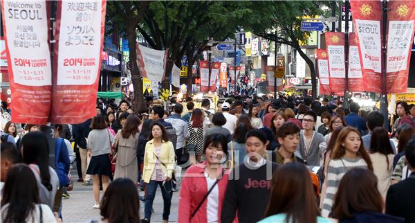 1일 골든위크를 맞아 북적인 명동일대 / 사진=김동민 기자