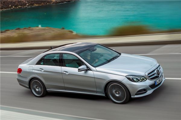 4월의 수입차 베스트셀링 모델로 꼽힌 메르세데스-벤츠 E220 CDI. 사진=메르세데스-벤츠 코리아 제공