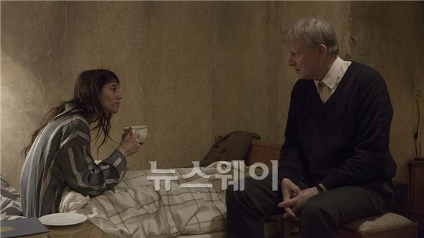 제한상영가 논란 ‘님포매니악 볼륨1’ 결국 ‘청소년불가등급’ 확정 기사의 사진