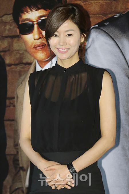 배우 서유정이 14일 오후 서울 메가박스 동대문지점에서 열린 JTBC 월화특별기획 ‘유나의거리’ 제작 발표회에 참석해 포토타임을 갖고 있다. 이수길 기자 leo2004@newsway.co.kr