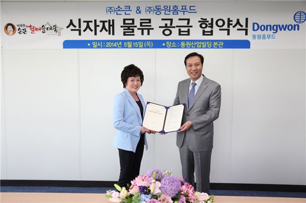 손큰 민지원 회장, 동원홈푸드 신영수 대표/ 사진=동원홈푸드 제공