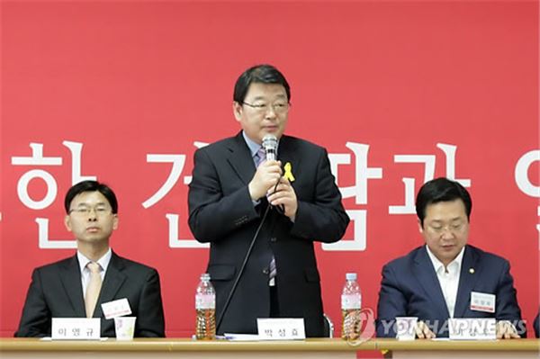 박성효 새누리당 후보가 18일 오후 열린 선거대책위 첫 회의에서 인사말을 하고 있다. 사진=연합뉴스 제공