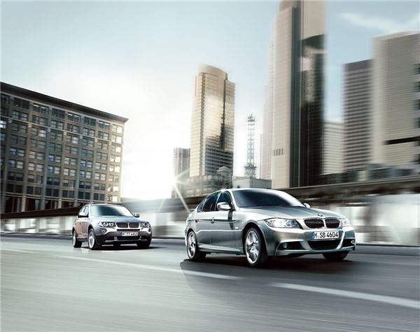 BMW 코리아가 서비스 보증기간(BSI)가 만료된 3시리즈와 1시리즈, X1, X3, Z3, Z4를 대상으로 무상 점검과 수리 공임 할인 혜택을 중심으로 한 ‘리프레시 캠페인’을 진행한다. 사진=BMW 코리아 제공