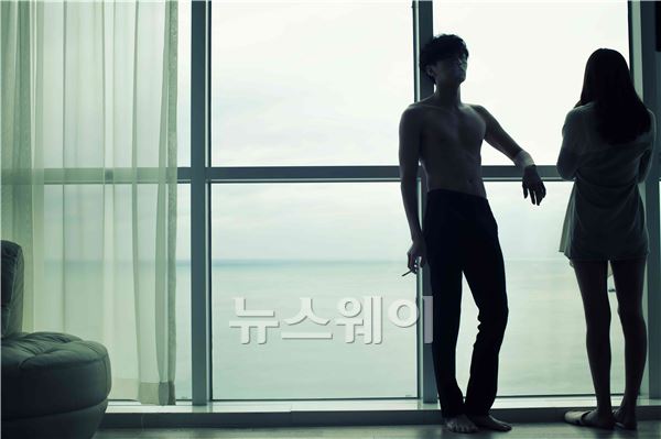 '황제를 위하여' 이민기-이태임 '미공개 19금 스틸' 보니··· - 뉴스웨이 '황제를 위하여' 이민기-이태임 '미공개 19금 스틸' 보니··· - 뉴스웨이
