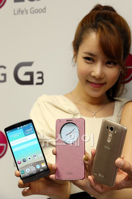 28일 오전 서울 여의도 LG트윈타워에서 열린 LG전자 ‘G3’ 런칭 행사에서 모델들이 ‘G3’를 선보이고 있다. 이수길 기자 leo2004@newsway.co.kr