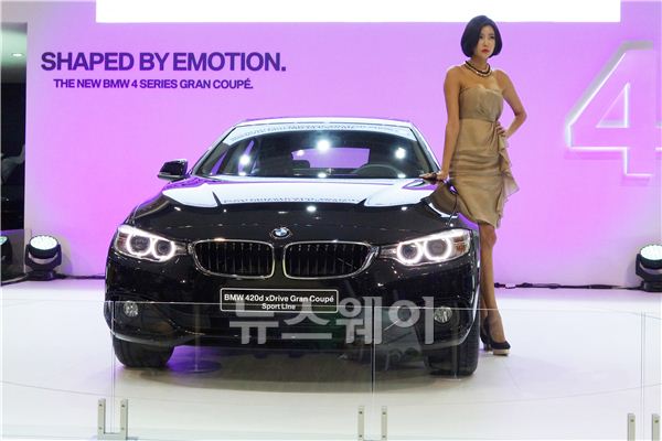 BMW 코리아는 2014 부산 국제 모터쇼에서 BMW 뉴 4시리즈 그란 쿠페를 국내 최초로 공개했다. 사진=윤경현 기자 squashkh@