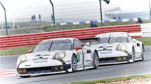 일렉트로닉아츠코리아(EA코리아)의 인기 모바일 게임 ‘리얼 레이싱 3(Real Racing 3)’과 포르쉐 모터스포츠가 2014년 한 해 동안 공식 파트너십을 체결한다. 사진=EA코리아 제공