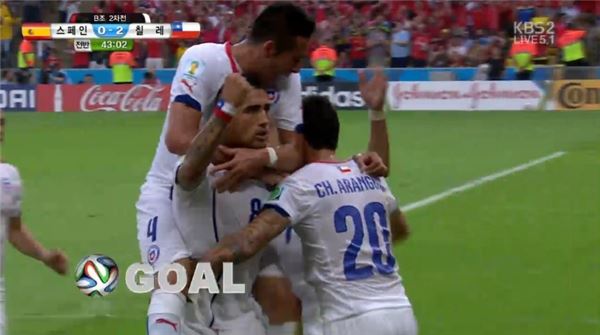 스페인-칠레, 2번째 골을 터트린 후 기뻐하는 칠레 선수들. 사진=KBS 캡쳐