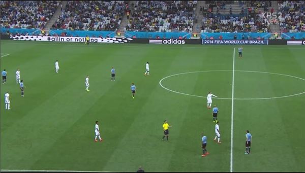 우루과이가 브라질 월드컵 D조 2차예선전에서 잉글랜드에 전반 1-0으로 앞서고 있다. 사진=KBS방송 캡처