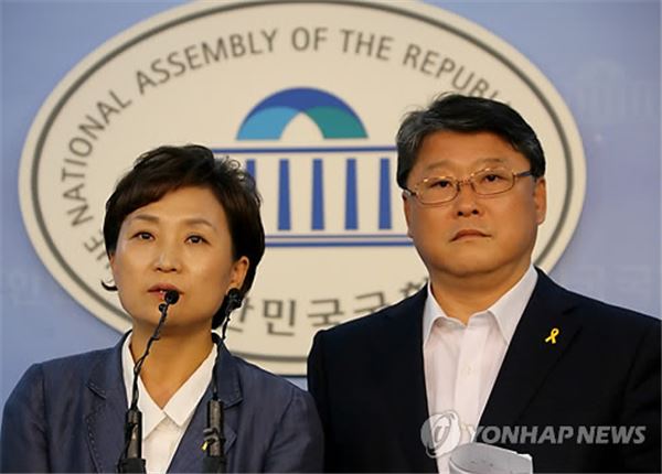 조원진 새누리당 간사(오른쪽)와 김현미 새정치민주연합 간사. 사진=연합뉴스 제공