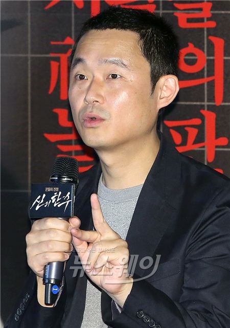 영화 ‘신의 한 수(감독 조범구)’ 언론시사회가 24일 오후 서울 동대문 메가박스에서 열렸다. 이날 ‘신의 한 수’ 언론시사회에 참석한 조범구 감독이 취재진 질문에 답하고 있다. 사진=김동민 기자 life@newsway.co.kr