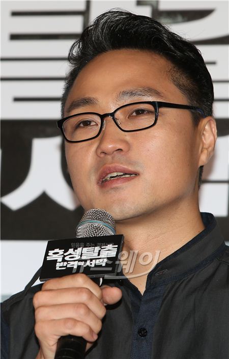 영화 ‘혹성탈출: 반격의 서막(감독: 맷 리브스)’ WETA 디지털 초청 로드쇼가 27일 오전 서울 여의도 CGV에서 열렸다.  최종진 WETA 디지털 감독이 인사말을 하고 있다. 사진=김동민 기자 life@newsway.co.kr