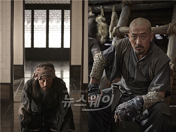  ‘군도: 민란의 시대’, 어느 것도 버릴 게 없다 기사의 사진