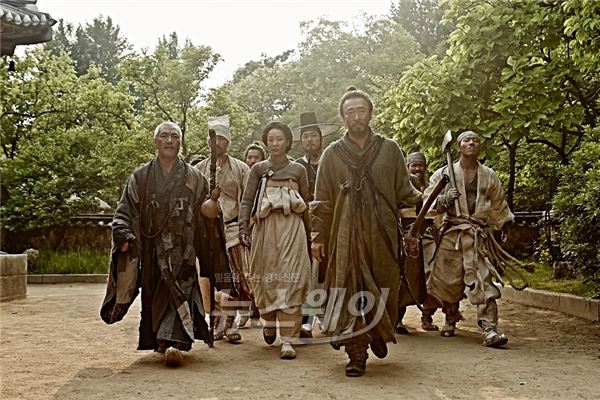  ‘군도: 민란의 시대’, 어느 것도 버릴 게 없다 기사의 사진