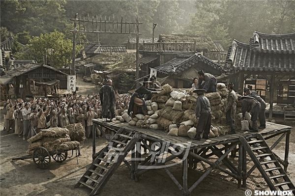  ‘군도: 민란의 시대’, 어느 것도 버릴 게 없다 기사의 사진