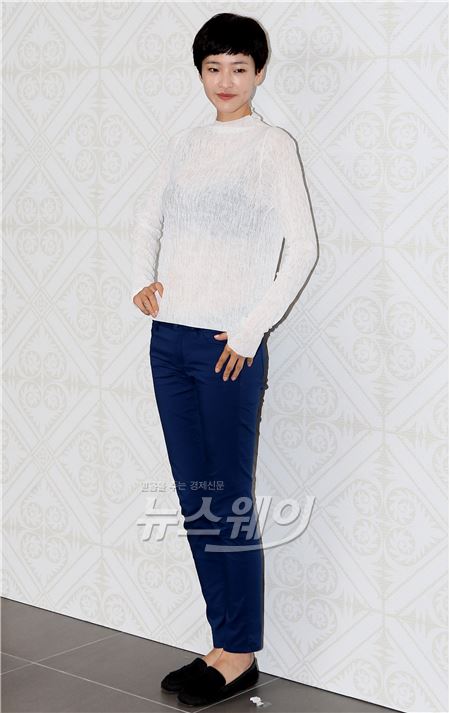 유지안이 4일 오전 서울 중구 회현동 스테이트타워남산에서 열린 프레쉬 ‘크렘 앙씨엔느 소프트 크림’ 런칭 행사에 참석해 포토타임을 갖고 있다. 사진=이수길 기자 leo2004@newsway.co.kr
