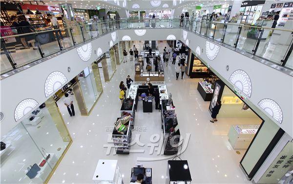 제주 ‘JDS 사후 면세점’ 8일 오전 제주 연동에 오픈했다. 사진=이수길기자 leo2004@newsway.co.kr