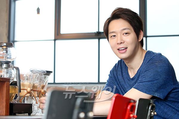 오는 13일 개봉하는 영화 ‘해무(감독 심성보)’에서 ‘동식’ 역을 맡은 JYJ 박유천이 30일 오후 서울 삼청동의 한 카페에서 뉴스웨이 인터뷰에 앞서 포즈를 취하고 있다. 사진=이수길 기자 leo2004@newsway.co.kr