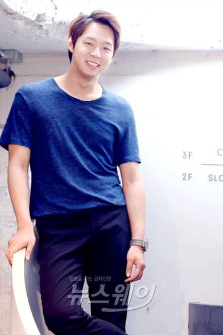 오는 13일 개봉하는 영화 ‘해무(감독 심성보)’에서 ‘동식’ 역을 맡은 JYJ 박유천이 30일 오후 서울 삼청동의 한 카페에서 뉴스웨이 인터뷰에 앞서 포즈를 취하고 있다. 사진=이수길 기자 leo2004@newsway.co.kr