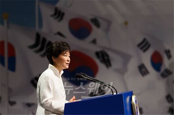 15일 제69회 광복절 경축식에 참석한 박근혜 대통령. 사진=청와대 제공