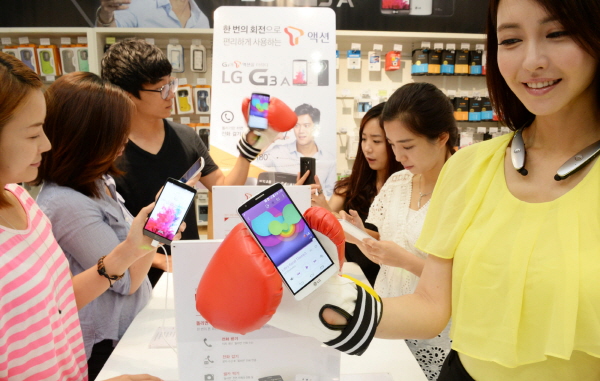 LG전자가 SK텔레콤 전용 스마트폰 ‘LG G3 A’ 출시를 기념해 G3 A의 대표 UX인 ‘T액션’ 체험이벤트를 28일까지 진행한다. 사진=LG전자 제공