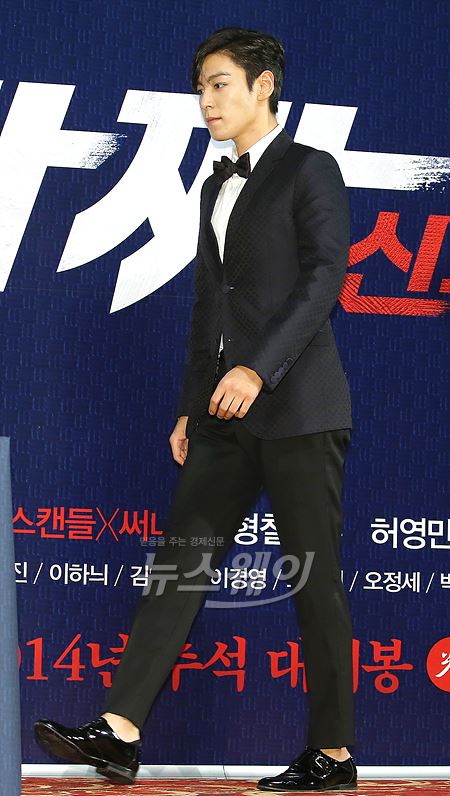 타짜2 배우 최승현이 25일 오후 서울 광진구 롯데시네마 건대에서 열린 영화 ‘타짜2-신의 손’ 언론시사회에 참석해 무대에 오르고 있다. 사진=이수길기자 leo2004@newsway.co.kr