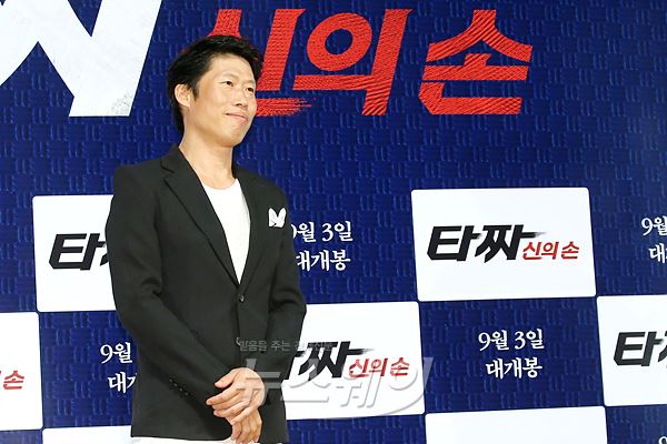 타짜2 유해진이 25일 오후 서울 광진구 롯데시네마 건대에서 열린 영화 ‘타짜2-신의 손’ 언론시사회에 참석해 포토타임을 갖고 있다. 사진=이수길기자 leo2004@newsway.co.kr