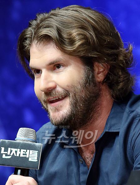 감독 조나단 리브스만이 27일 오전 서울 중구 신라호텔 다이너스티홀에서 열린 영화 ‘닌자터틀’ 공식 기자회견에서 취재진의 질문에 답하고 있다. 사진=이수길 기자 leo2004@newsway.co.kr