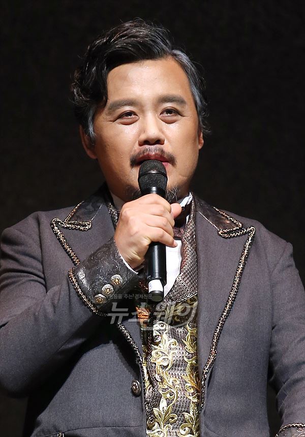 뮤지컬 배우 이희정이 5일 오후 서울 중구 흥인동 충무아트홀 대극장에서 열린 뮤지컬 ‘조로’ 미디어콜에서 질의응답 시간을 갖고 있다. 사진=이수길기자 leo2004@newsway.co.kr