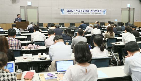 한국경제연구원(원장 권태신)은 아시아금융학회(회장 오정근)와 공동으로 16일 전경련 FKI 타워 컨퍼런스센터에서 '피케티 21세기 자본론과 한국경제'세미나를 개최했다. 사진 = 한경연 제공