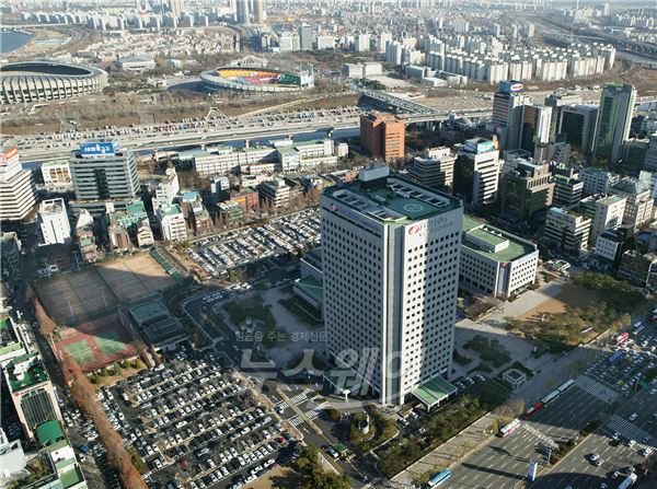 삼성그룹이 17일 진행된 서울 삼성동 한국전력공사 본사 부지(사진)에 대한 공개 입찰에 참여했다. 사진=뉴스웨이DB