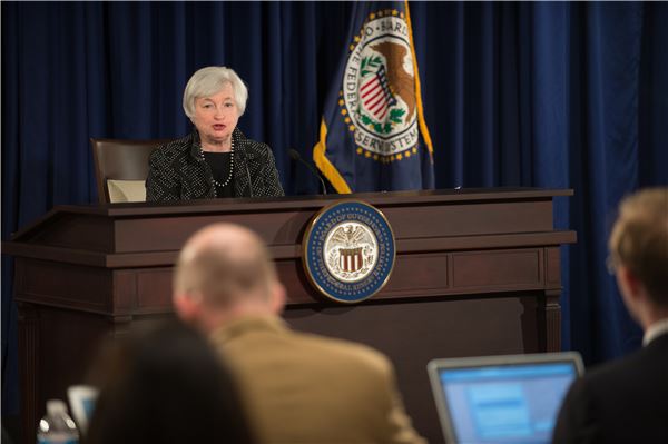 17일(현지시간)FOMC 회의를 마친뒤 기자들이 질문을 받고 있는 자넷옐런 미연방준비제도 의장. 사진=Fed